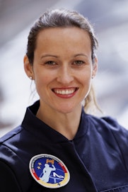 Portrait der AKAD-Absolventin und angehenden Astronautin Nicola Baumann
